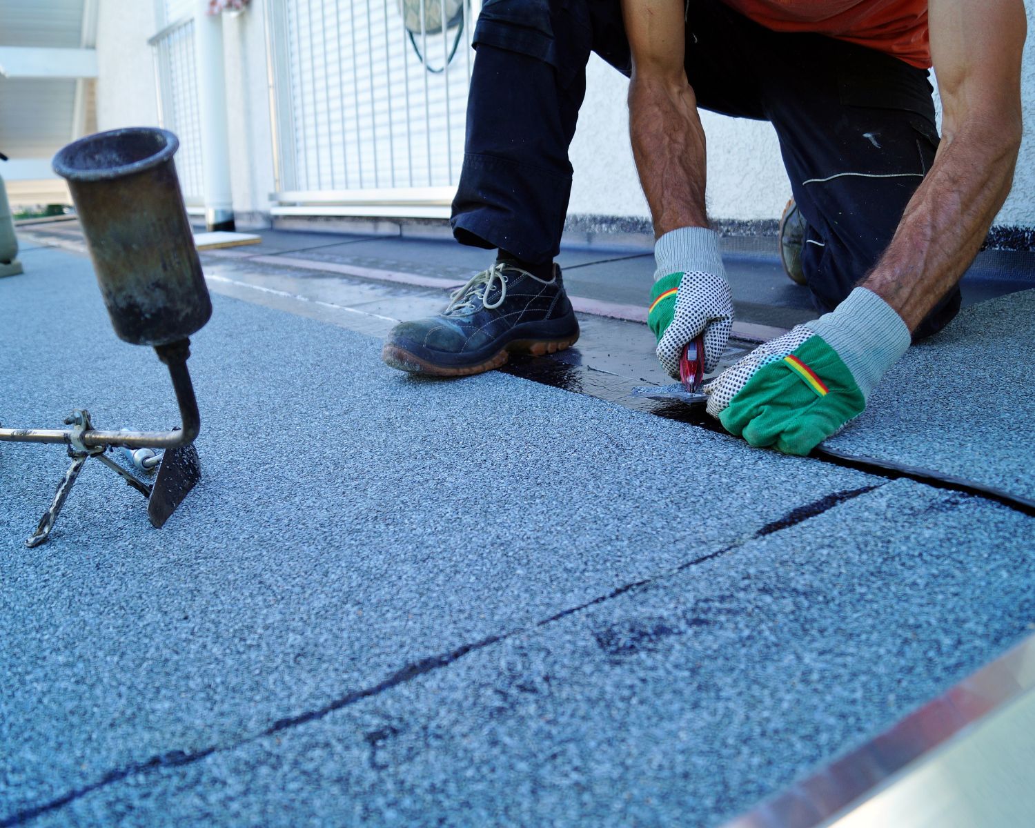 installing roofing felt